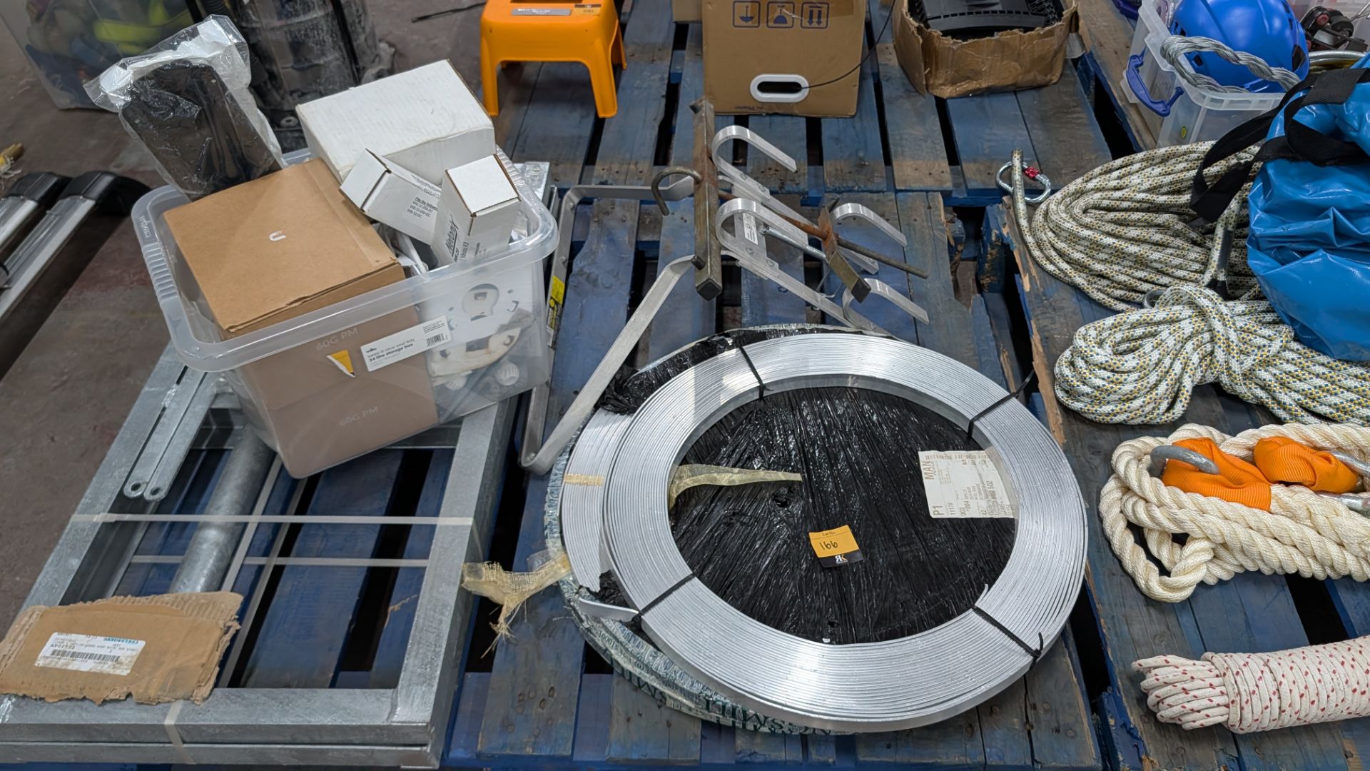 Contents of a Pallet of miscellaneous equipment, including Ladder Stays, Brackets/Mounts and Alumini - Image 2 of 14