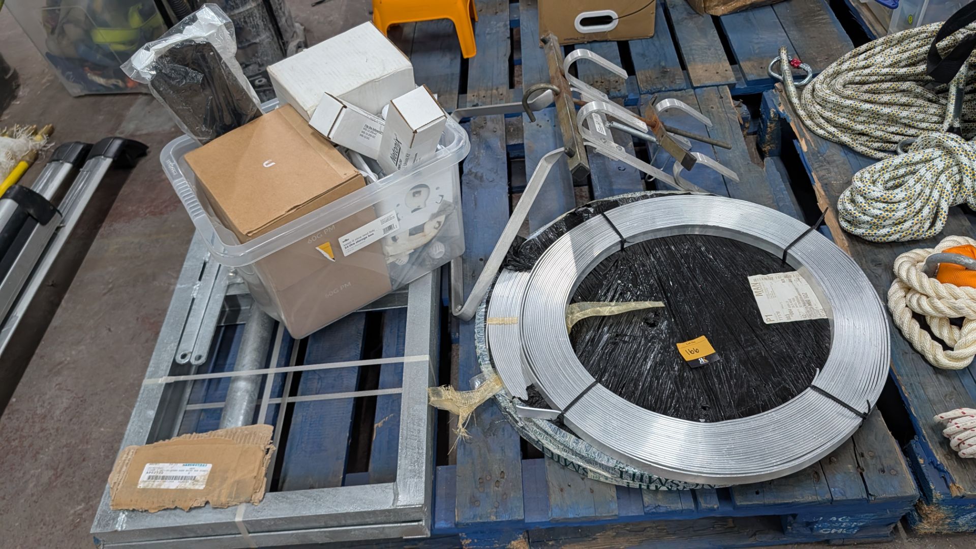 Contents of a Pallet of miscellaneous equipment, including Ladder Stays, Brackets/Mounts and Alumini - Image 13 of 14