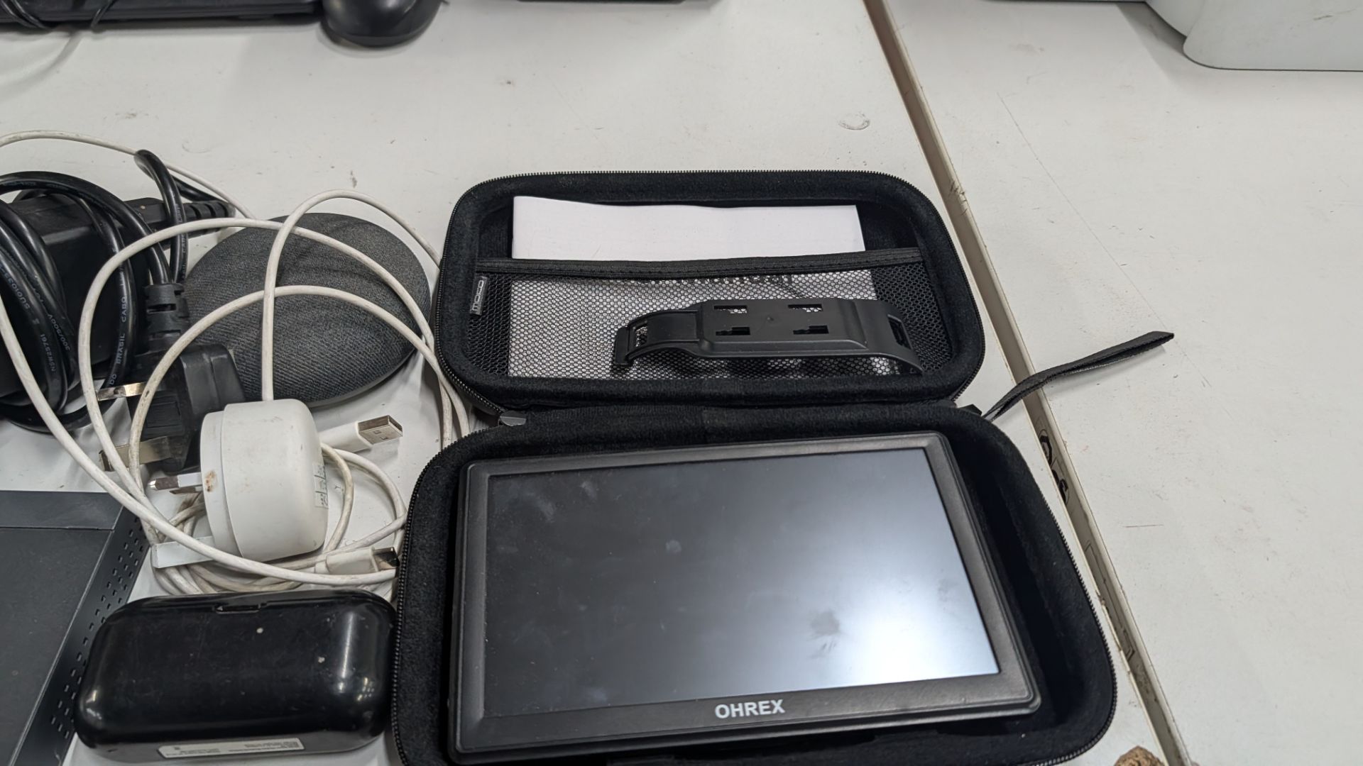 Mixed Networking/ IT Lot. Comprising Switches, Power Packs, Speaker, SATNAV Device and more. NB - Th - Image 12 of 24