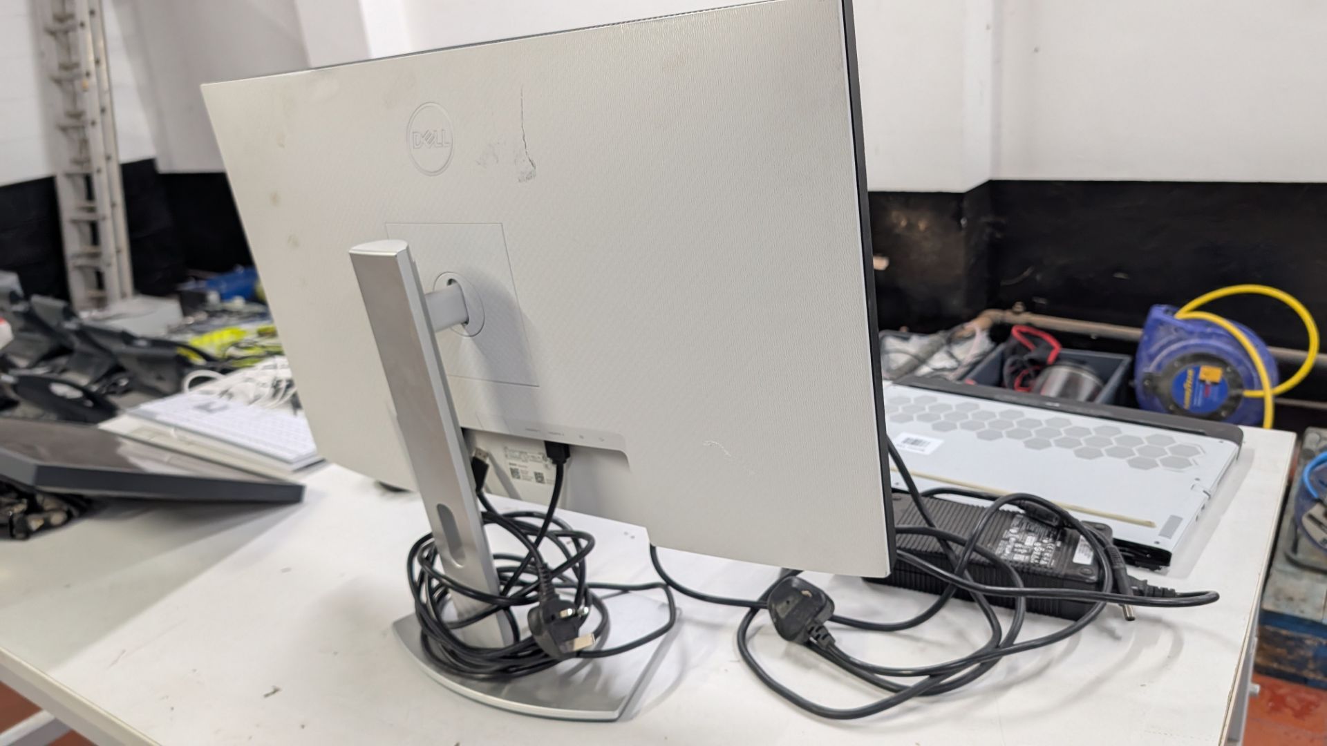 Alienware P45E Laptop plus Monitor with intel i-9 CPU, 32GB Ram, RTX2080, 2 x 500GB SSD's - Image 11 of 21