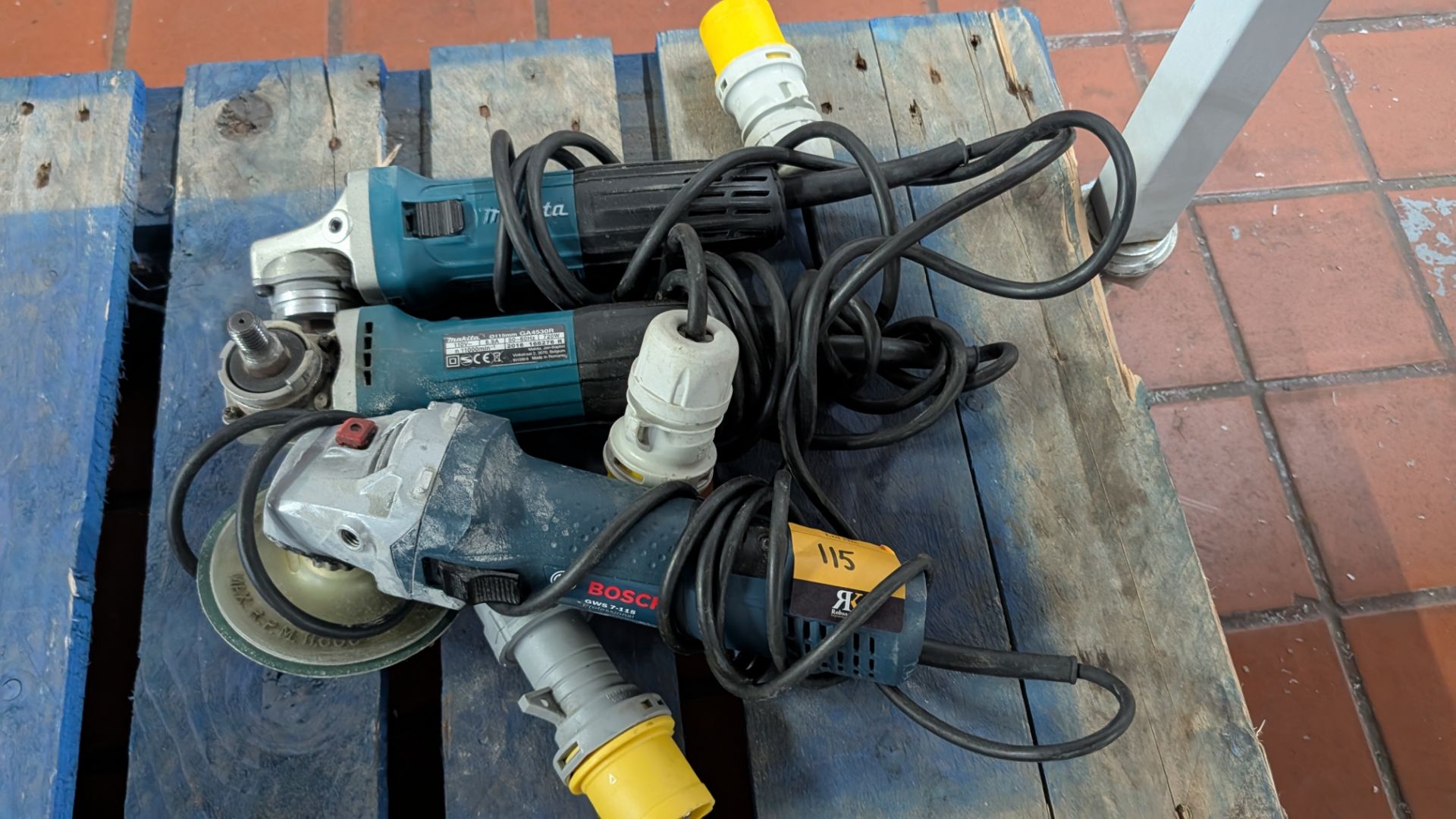 3 off 110v Makita and Bosch Angle Grinders. - Image 13 of 16