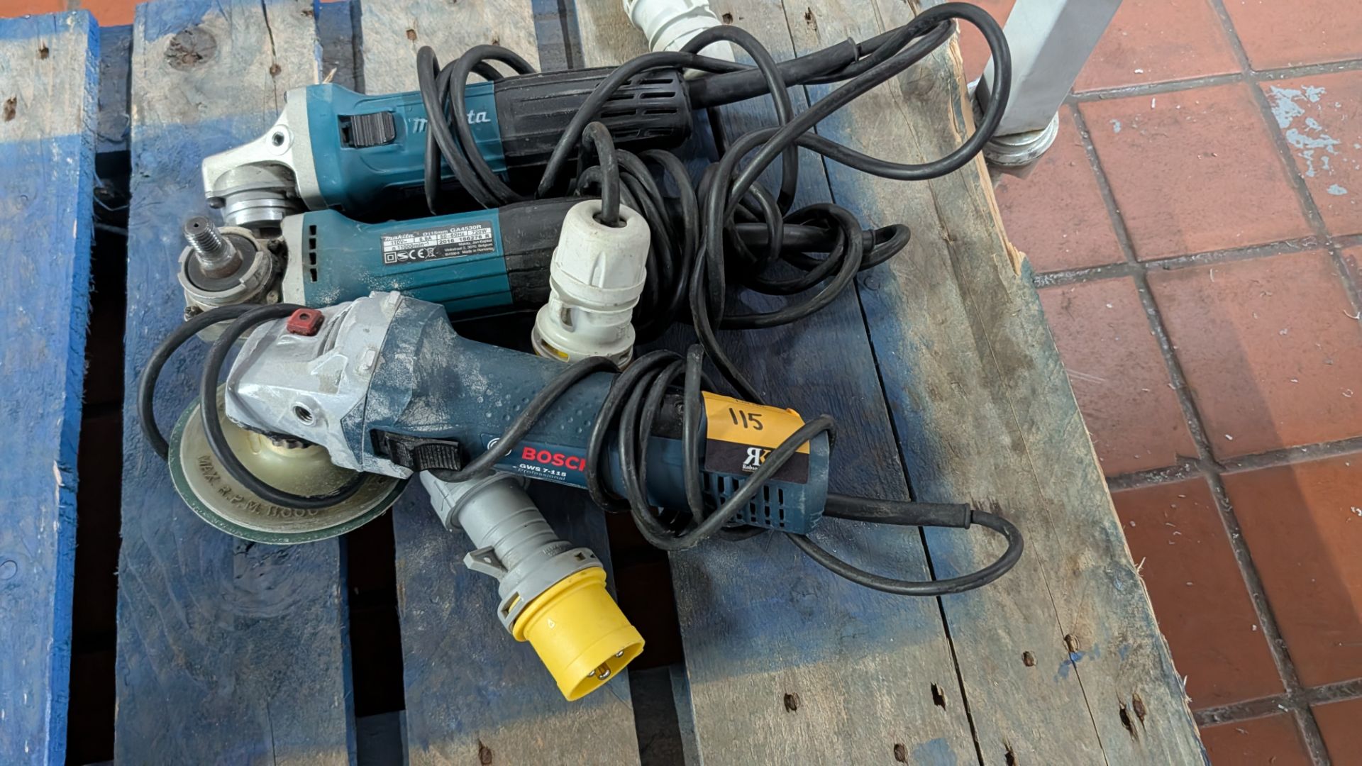 3 off 110v Makita and Bosch Angle Grinders. - Image 16 of 16