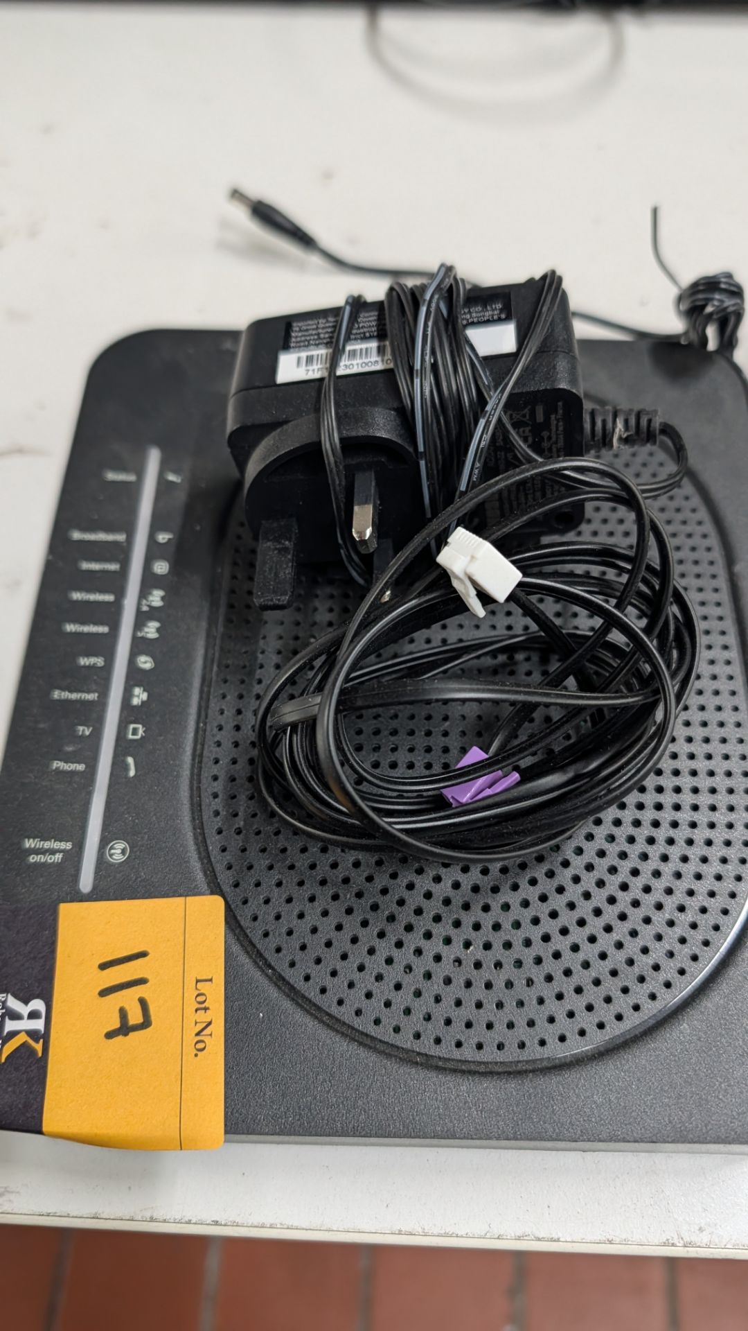 Mixed Networking/ IT Lot. Comprising Switches, Power Packs, Speaker, SATNAV Device and more. NB - Th - Image 5 of 24