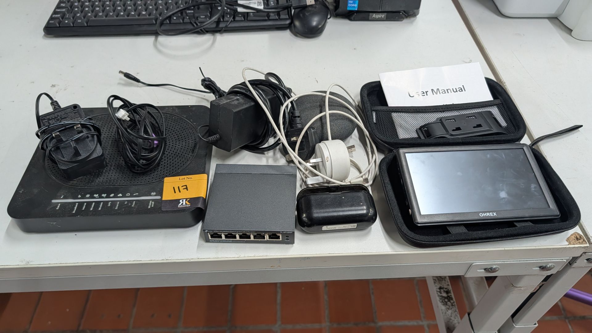 Mixed Networking/ IT Lot. Comprising Switches, Power Packs, Speaker, SATNAV Device and more. NB - Th - Image 17 of 24