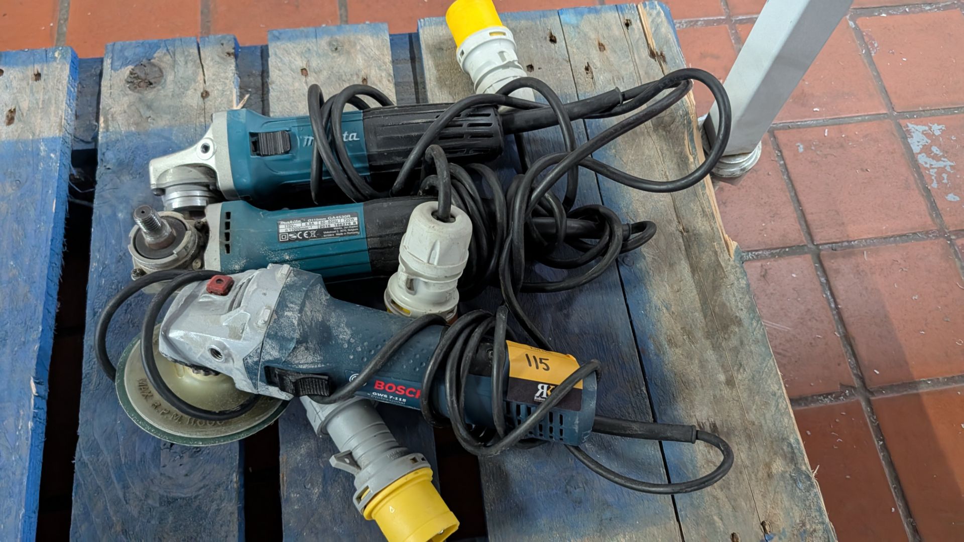 3 off 110v Makita and Bosch Angle Grinders. - Image 15 of 16