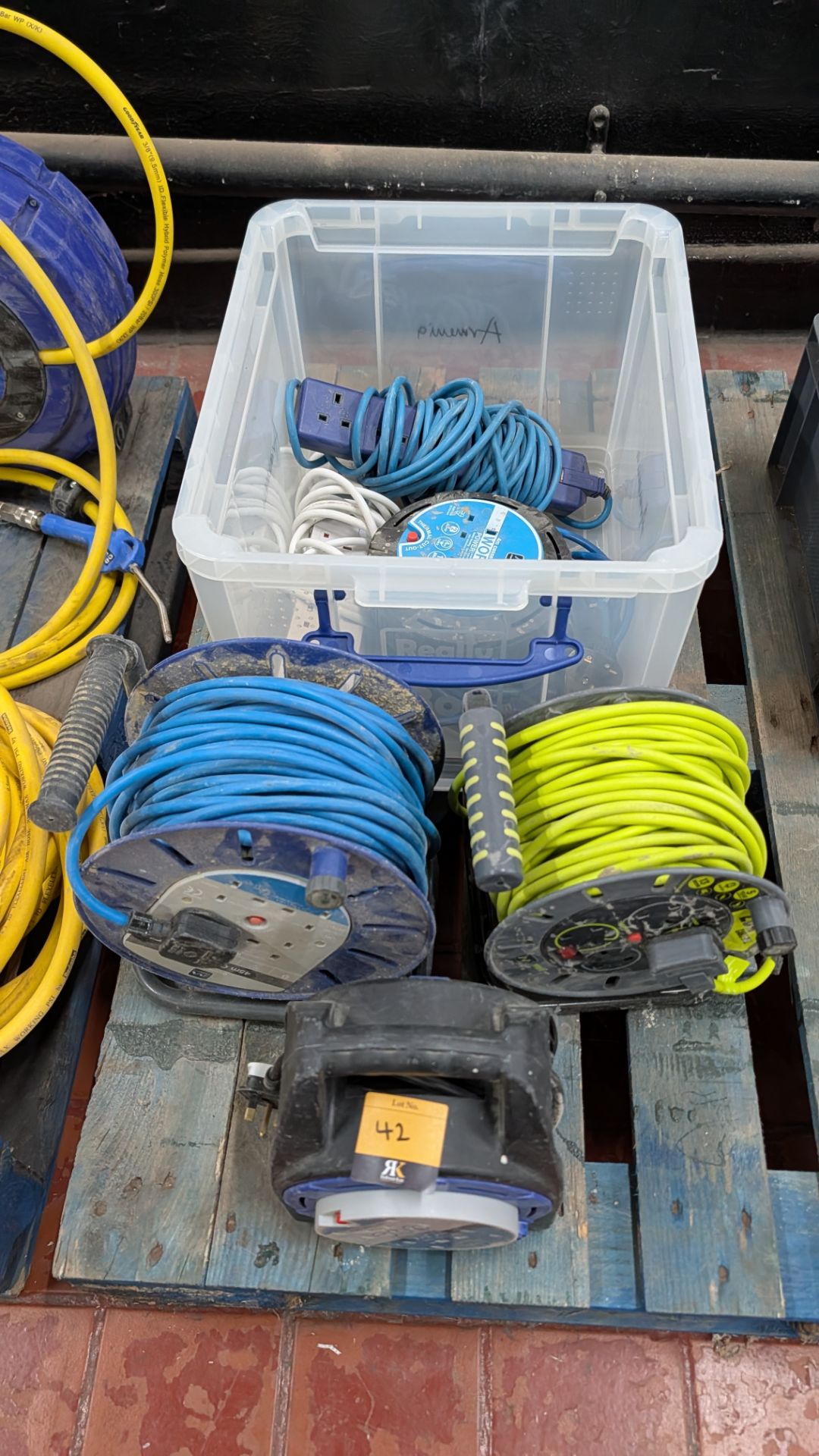 Quantity of Electrical Extension Cables. Comprising the contents of a crate plus three additional fr - Image 11 of 15