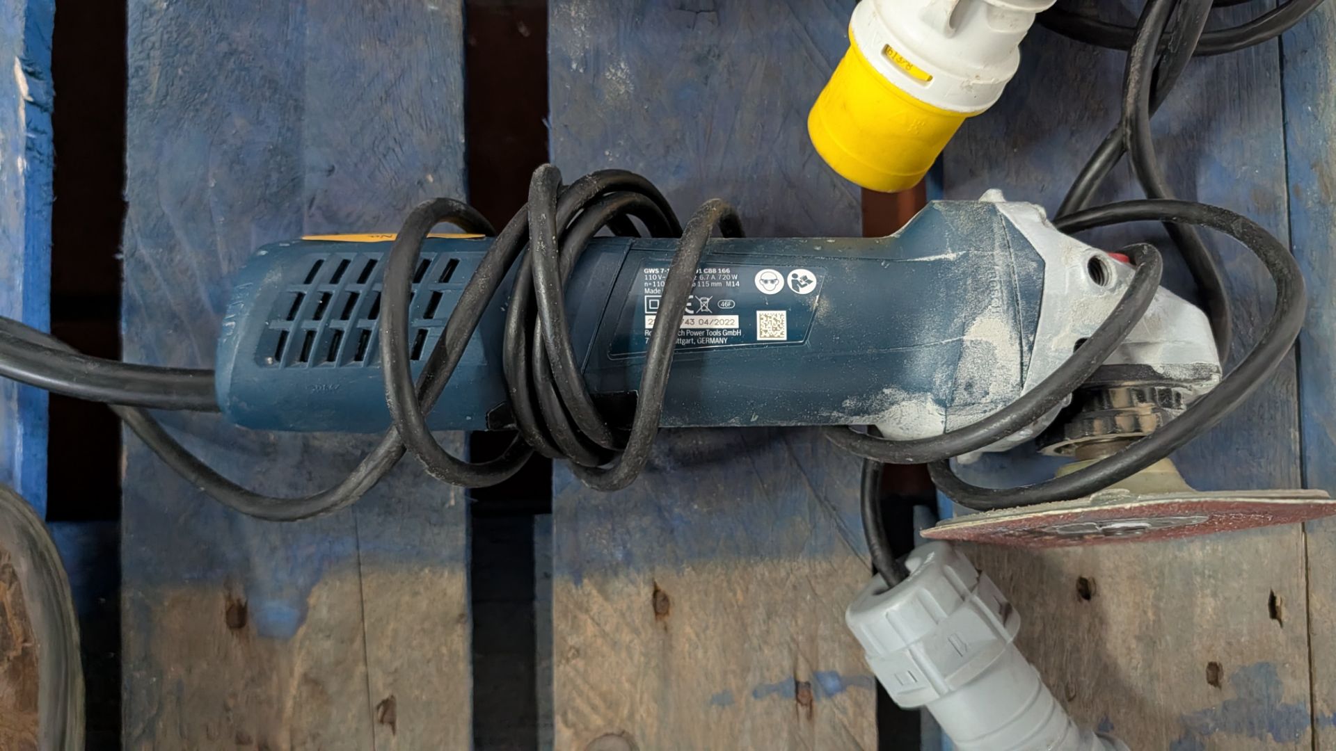 3 off 110v Makita and Bosch Angle Grinders. - Image 8 of 16