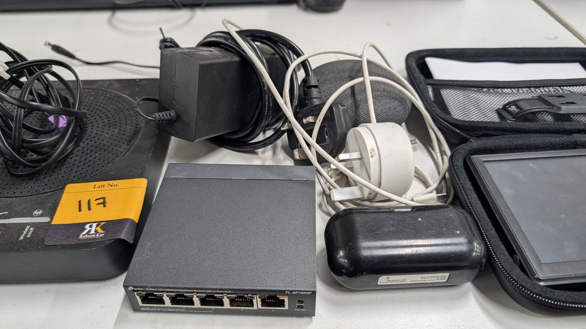 Mixed Networking/ IT Lot. Comprising Switches, Power Packs, Speaker, SATNAV Device and more. NB - Th - Image 6 of 24