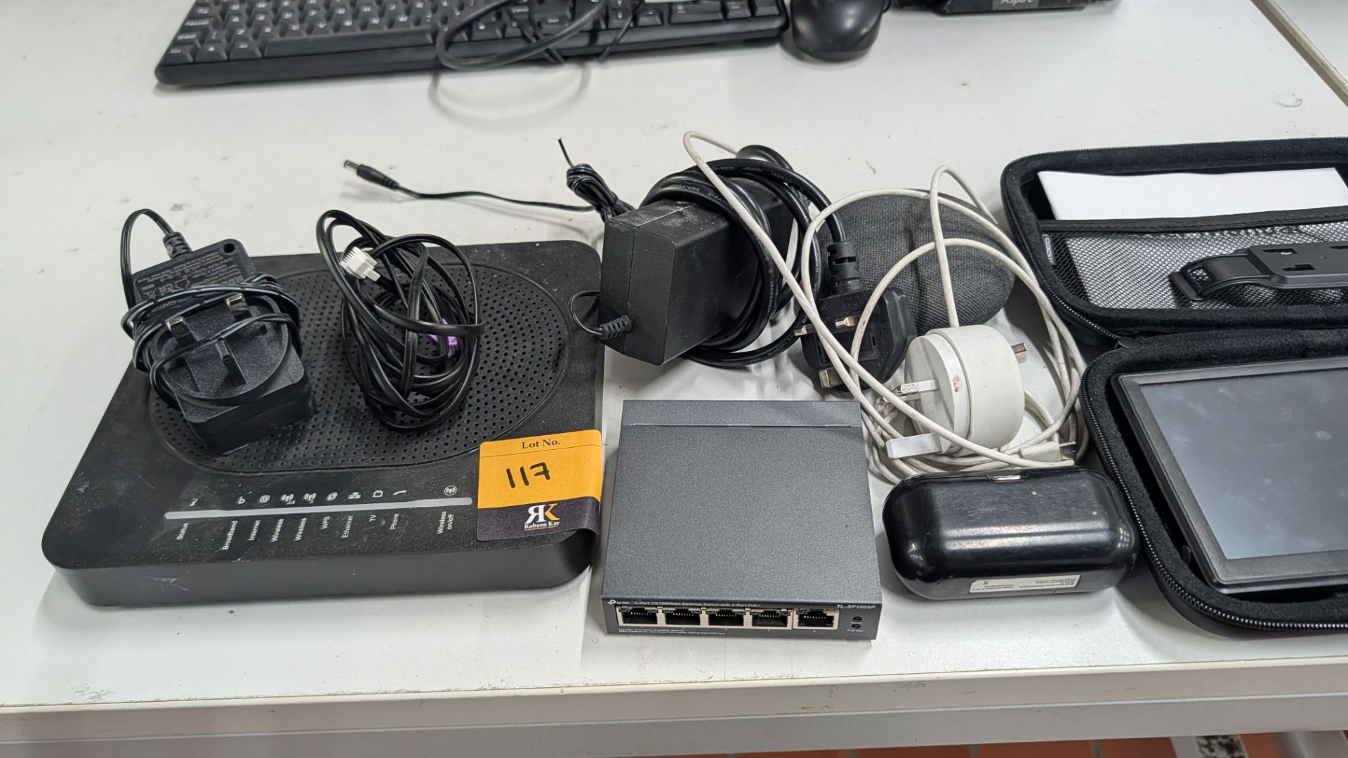 Mixed Networking/ IT Lot. Comprising Switches, Power Packs, Speaker, SATNAV Device and more. NB - Th - Image 10 of 24