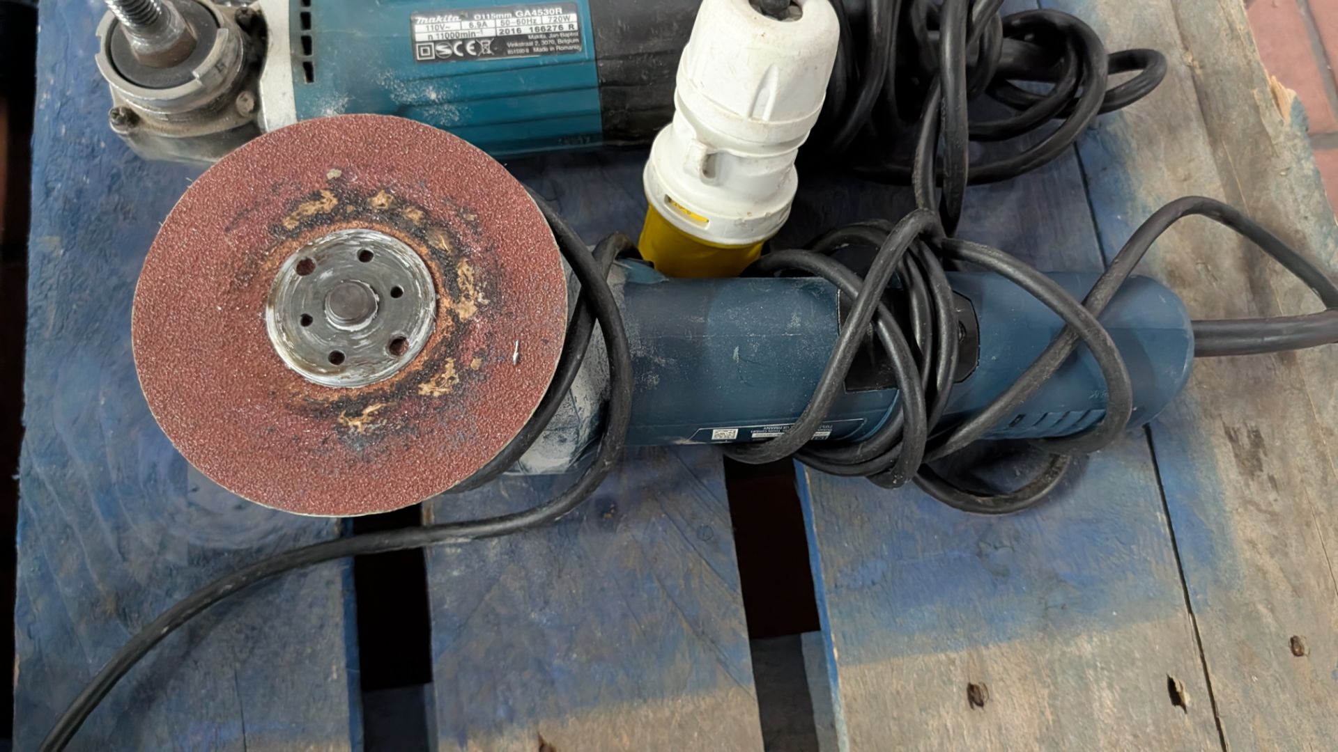 3 off 110v Makita and Bosch Angle Grinders. - Image 7 of 16