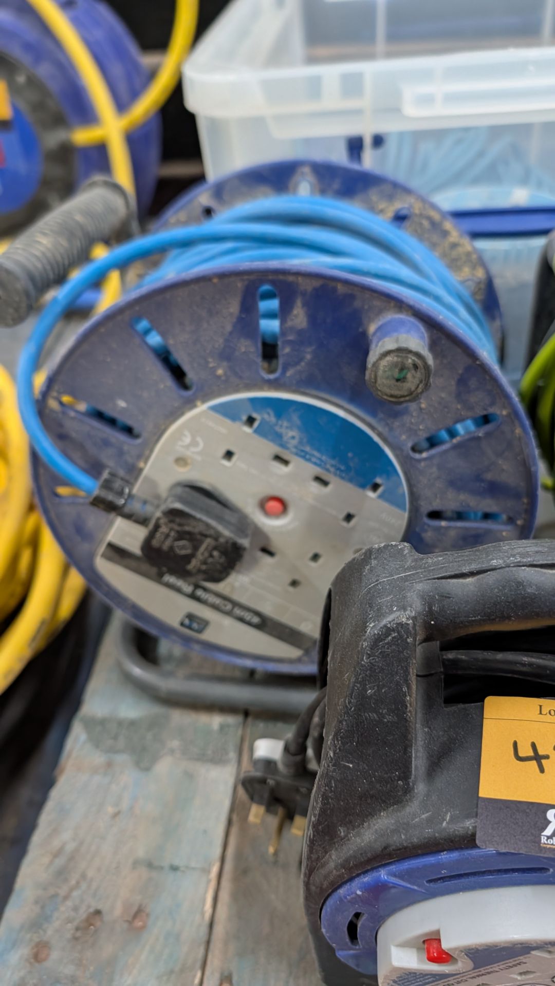 Quantity of Electrical Extension Cables. Comprising the contents of a crate plus three additional fr - Image 4 of 15
