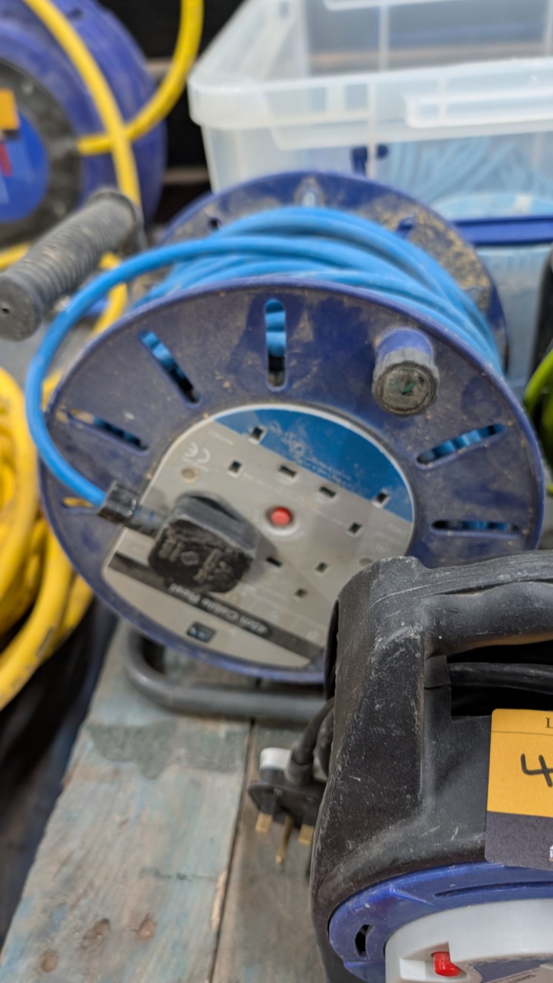 Quantity of Electrical Extension Cables. Comprising the contents of a crate plus three additional fr - Image 5 of 15