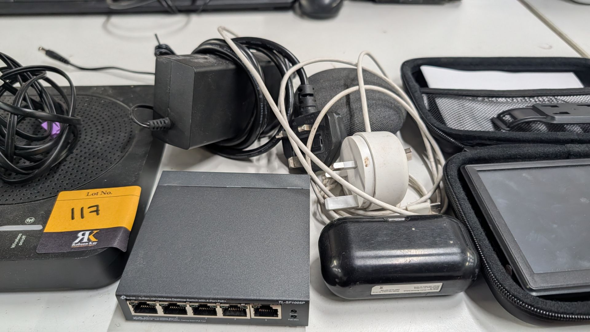 Mixed Networking/ IT Lot. Comprising Switches, Power Packs, Speaker, SATNAV Device and more. NB - Th - Image 7 of 24