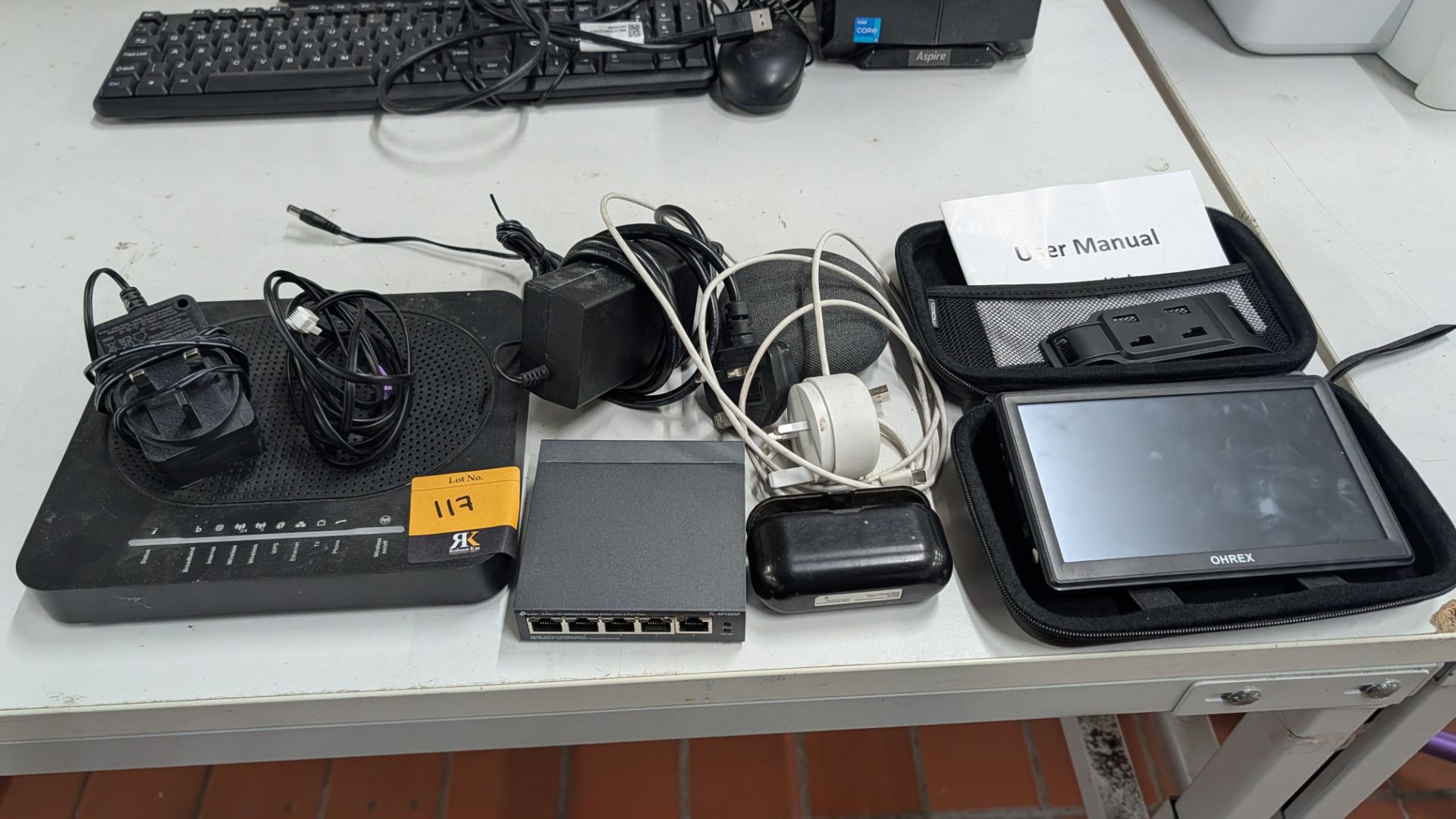 Mixed Networking/ IT Lot. Comprising Switches, Power Packs, Speaker, SATNAV Device and more. NB - Th - Image 21 of 24