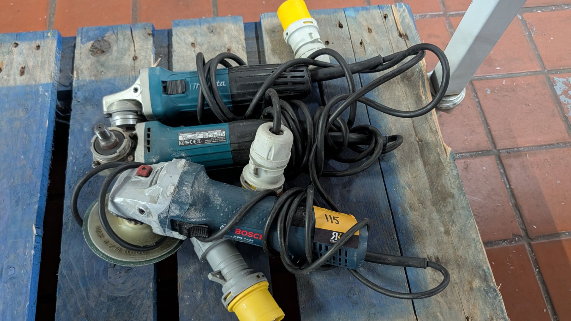 3 off 110v Makita and Bosch Angle Grinders. - Image 12 of 16