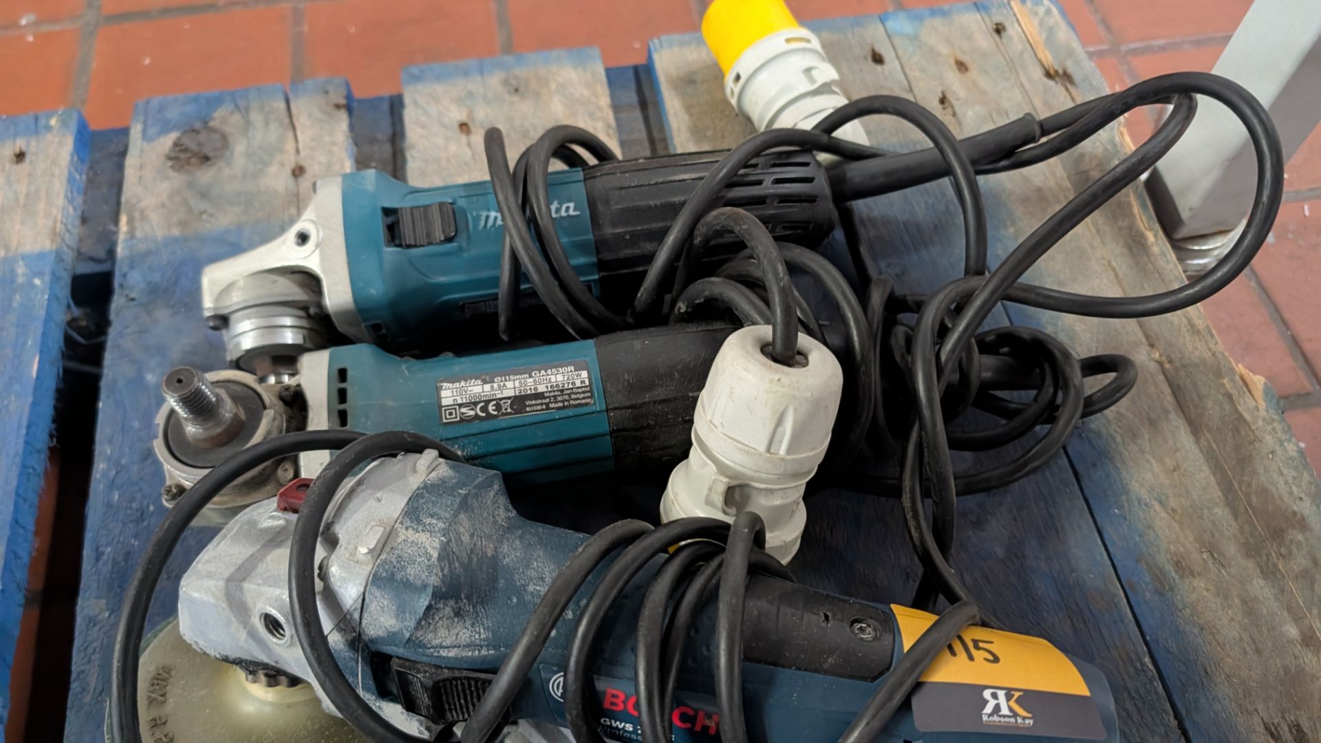 3 off 110v Makita and Bosch Angle Grinders. - Image 6 of 16