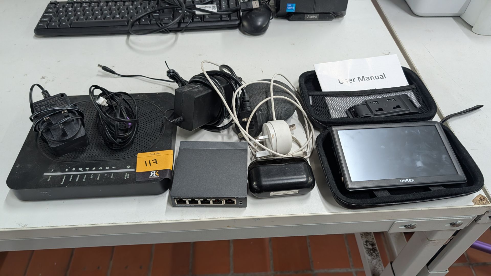 Mixed Networking/ IT Lot. Comprising Switches, Power Packs, Speaker, SATNAV Device and more. NB - Th - Image 19 of 24