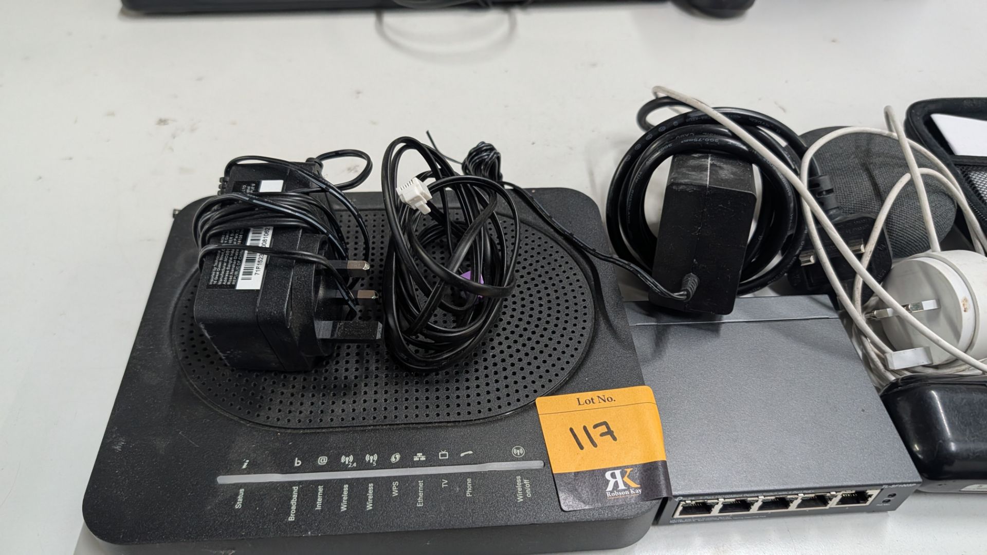 Mixed Networking/ IT Lot. Comprising Switches, Power Packs, Speaker, SATNAV Device and more. NB - Th - Image 3 of 24
