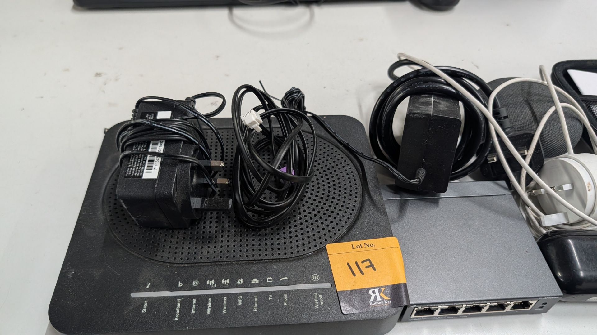 Mixed Networking/ IT Lot. Comprising Switches, Power Packs, Speaker, SATNAV Device and more. NB - Th - Image 4 of 24