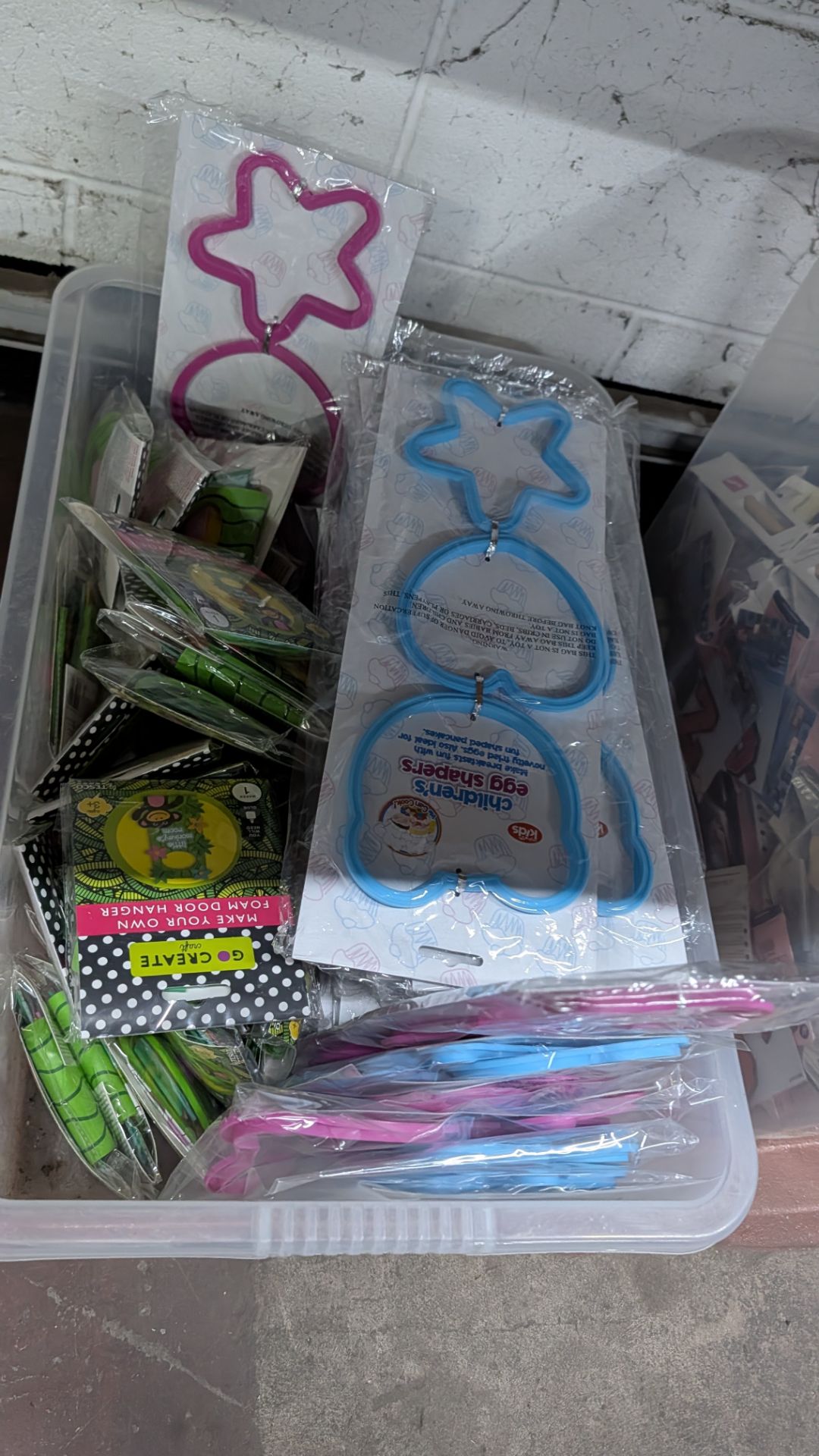 The contents of a Bay of Assorted Gift Items, Novelty’s, Craft Items and More. This lot comprises th - Image 6 of 13
