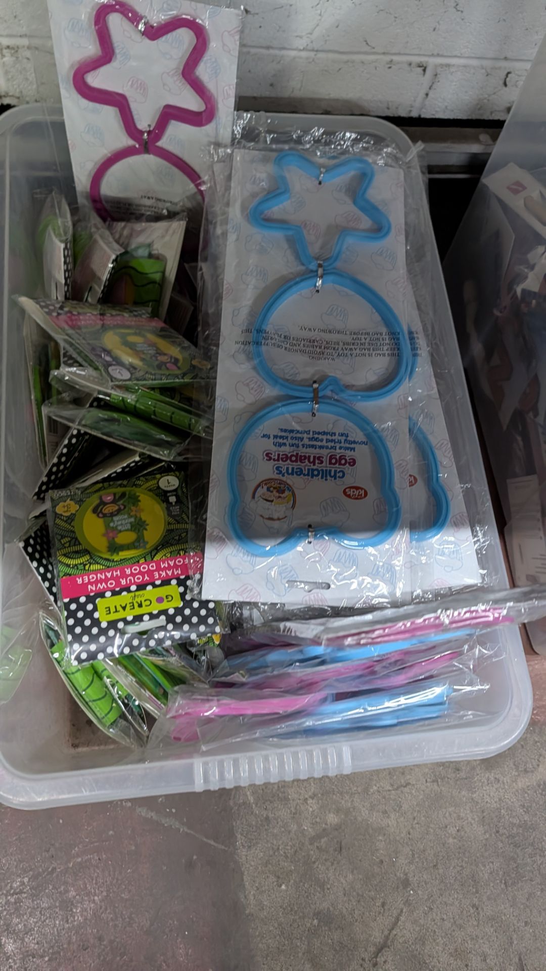 The contents of a Bay of Assorted Gift Items, Novelty’s, Craft Items and More. This lot comprises th - Image 7 of 13