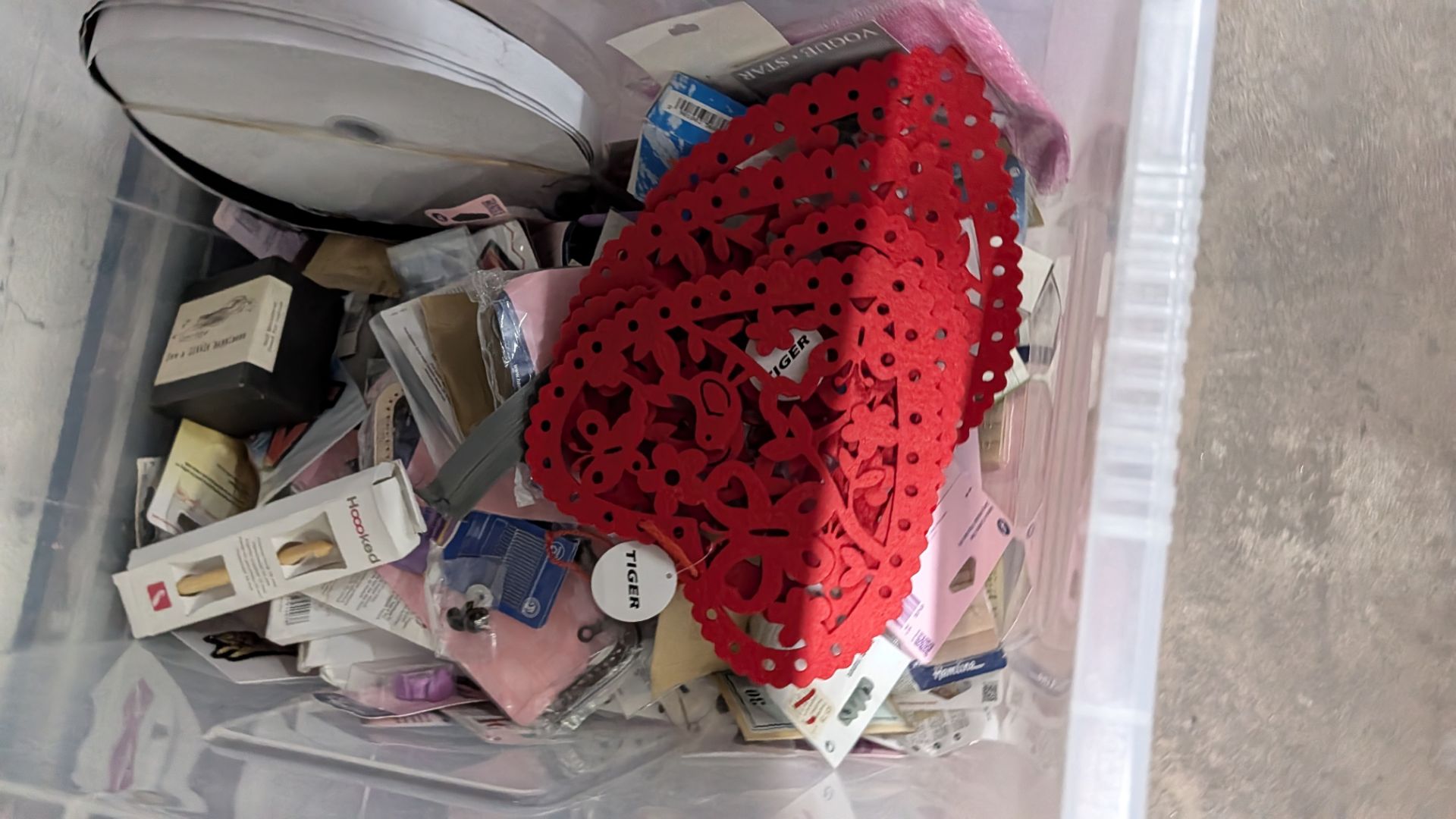 The contents of a Bay of Assorted Gift Items, Novelty’s, Craft Items and More. This lot comprises th - Image 10 of 13