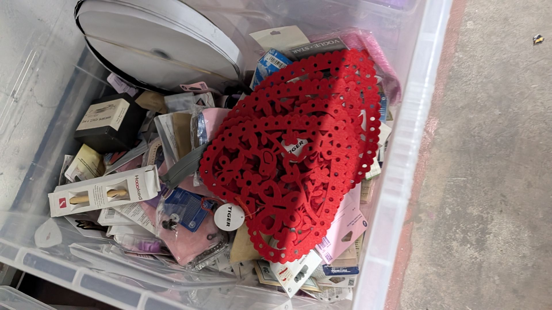 The contents of a Bay of Assorted Gift Items, Novelty’s, Craft Items and More. This lot comprises th - Image 9 of 13