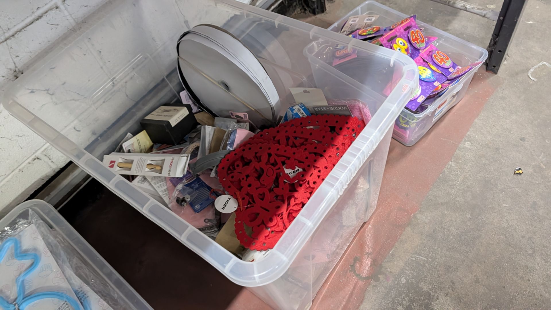 The contents of a Bay of Assorted Gift Items, Novelty’s, Craft Items and More. This lot comprises th - Image 8 of 13