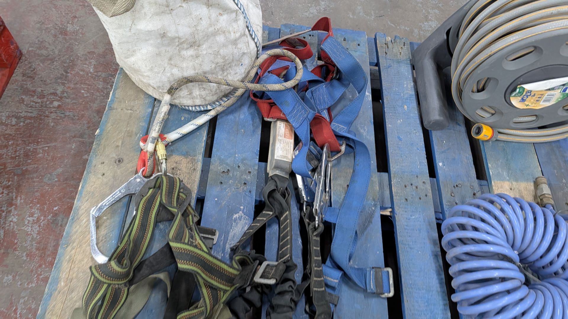 Contents of a Pallet comprising Safety Harnesses, Air Hose, Water Hose and Sack - Image 4 of 8