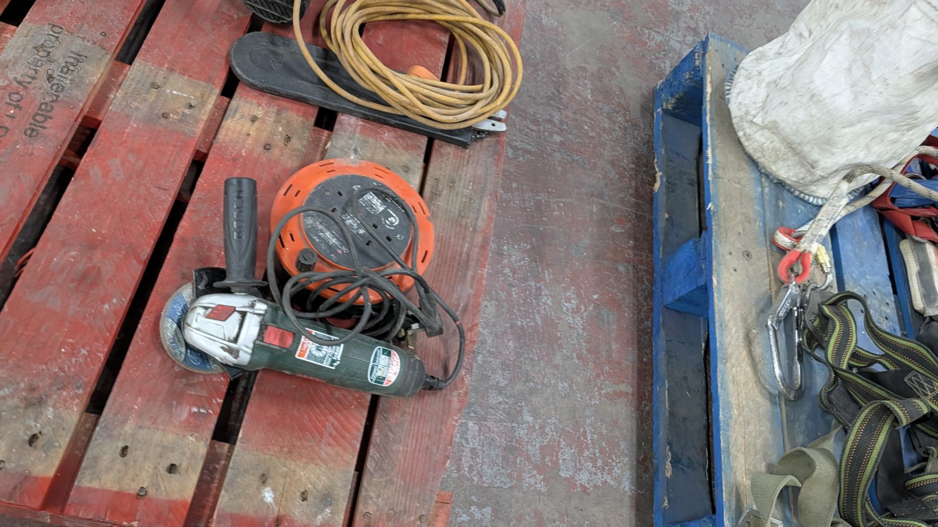 Contents of a Pallet comprising Makita 110V Chop Saw, Stack of Blades for same, Bosch 13A Angle Grin - Image 6 of 13