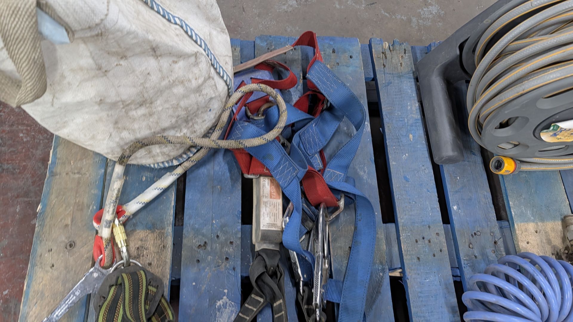 Contents of a Pallet comprising Safety Harnesses, Air Hose, Water Hose and Sack - Image 5 of 8