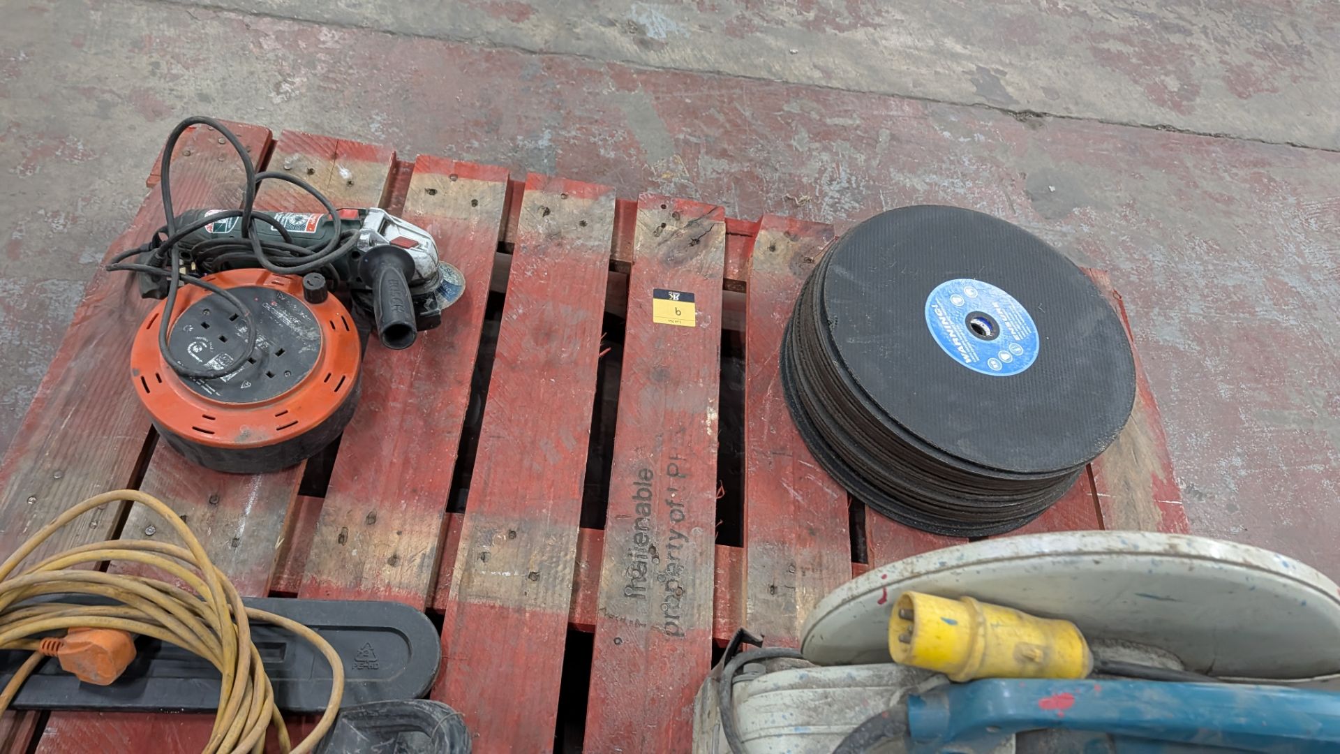 Contents of a Pallet comprising Makita 110V Chop Saw, Stack of Blades for same, Bosch 13A Angle Grin - Image 13 of 13