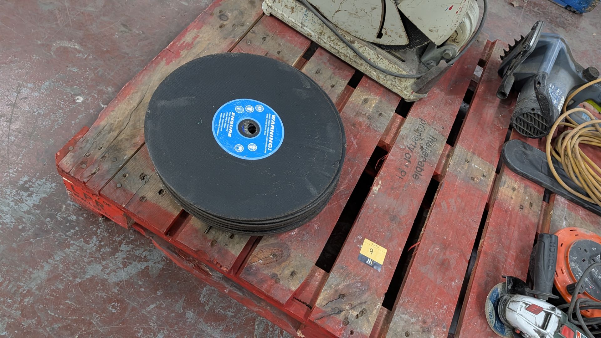 Contents of a Pallet comprising Makita 110V Chop Saw, Stack of Blades for same, Bosch 13A Angle Grin - Image 4 of 13