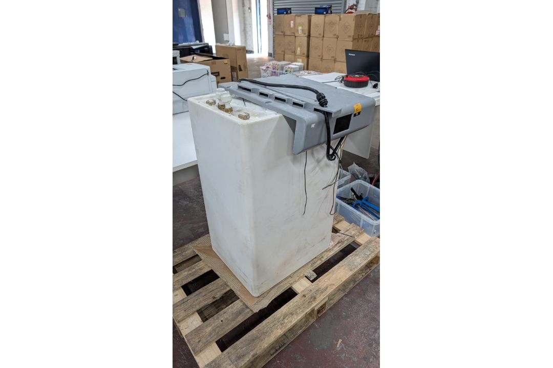 Phase Star Thermal Storage Unit. Model: ES10-HV-U. Possibly incomplete - appears used - Image 6 of 17
