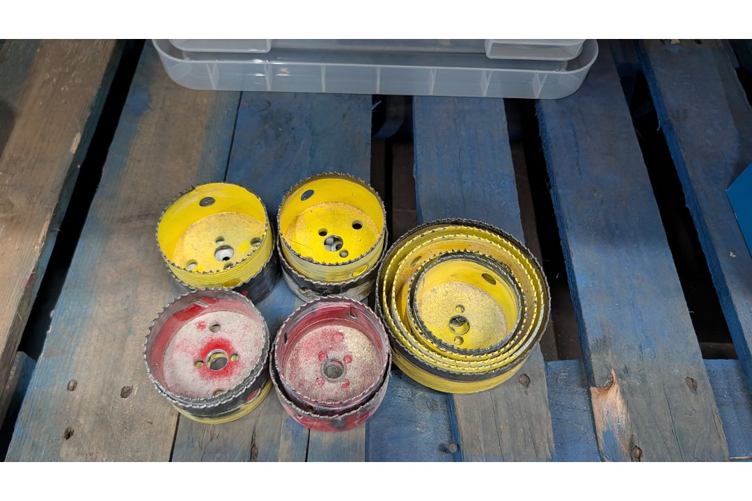 The contents of a Pallet of Consumables including Blades, Sanding Discs, Hole Saw Kits, Hand Tools a - Image 3 of 17