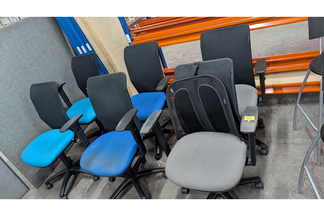 6 off Assorted Operators Chairs- This lot comprises 3 Pairs of Matching Chairs. - Image 4 of 15