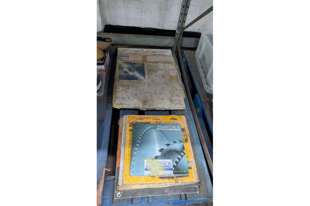 The contents of a Pallet of Consumables including Blades, Sanding Discs, Hole Saw Kits, Hand Tools a - Image 14 of 17