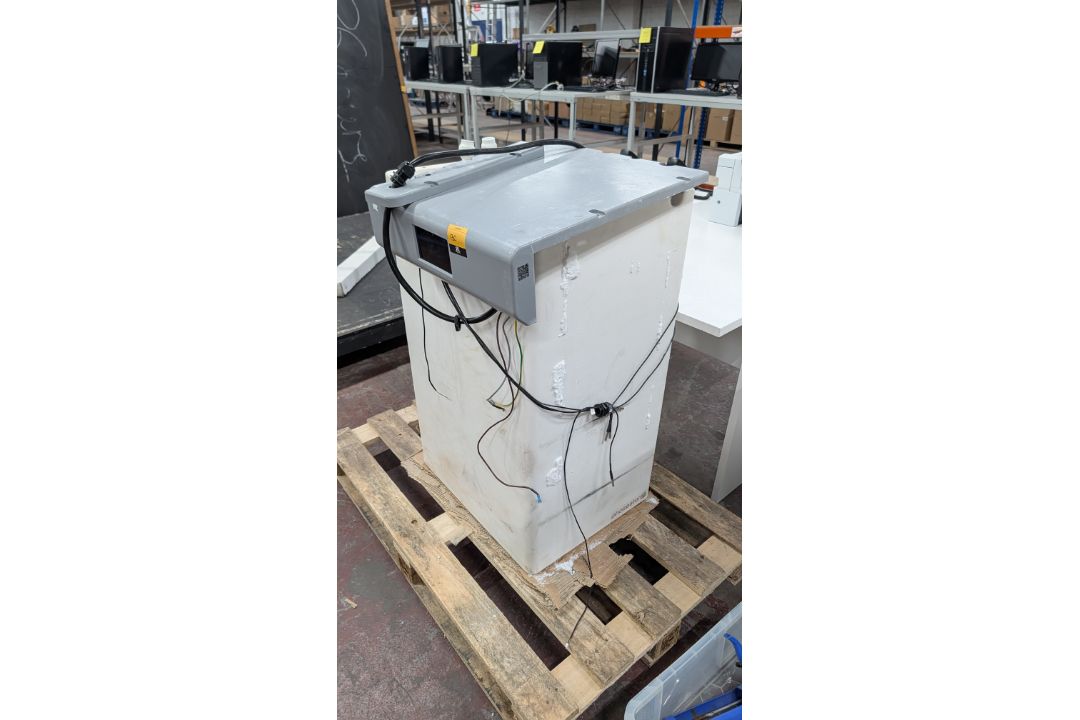 Phase Star Thermal Storage Unit. Model: ES10-HV-U. Possibly incomplete - appears used - Image 4 of 17