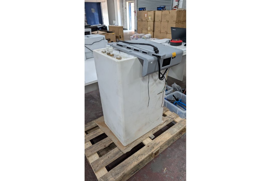 Phase Star Thermal Storage Unit. Model: ES10-HV-U. Possibly incomplete - appears used - Image 9 of 17