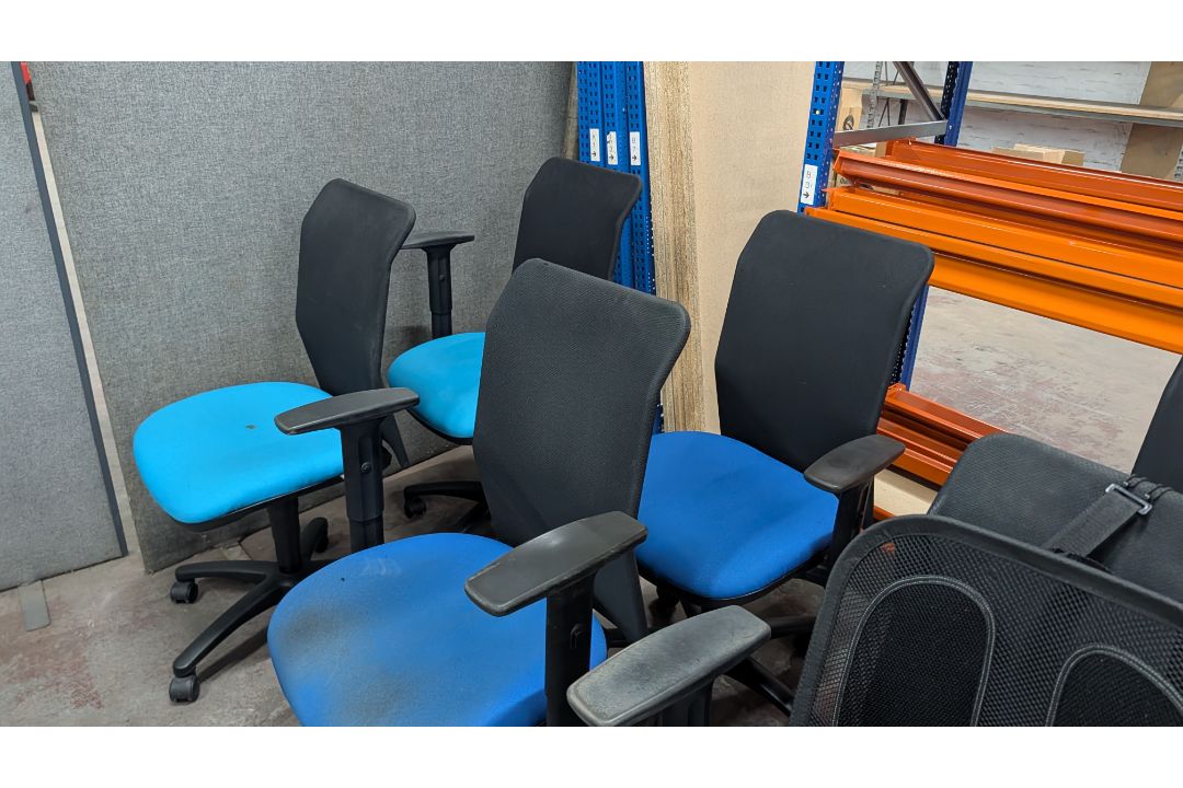 6 off Assorted Operators Chairs- This lot comprises 3 Pairs of Matching Chairs. - Image 11 of 15