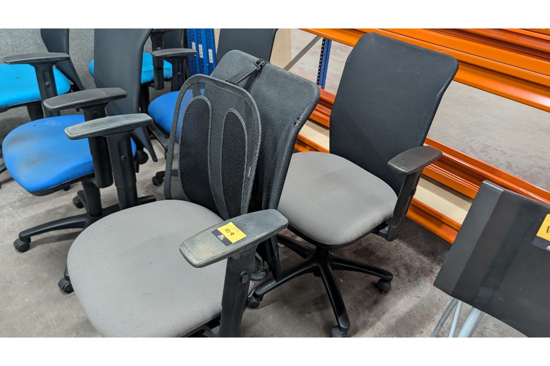 6 off Assorted Operators Chairs- This lot comprises 3 Pairs of Matching Chairs. - Image 8 of 15