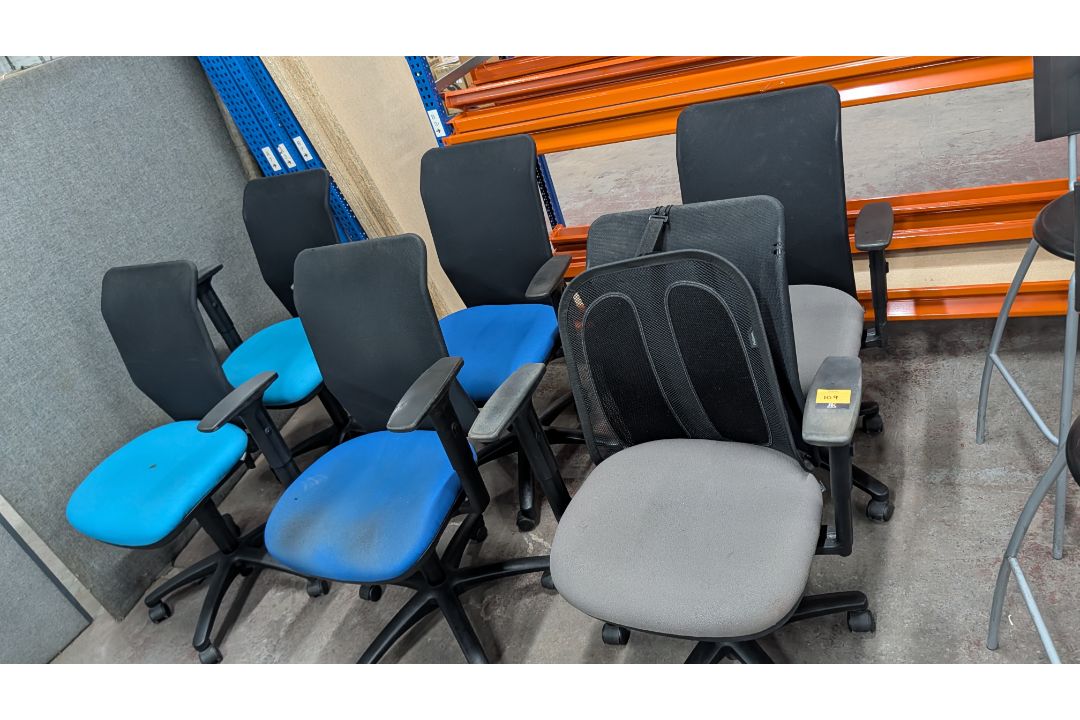 6 off Assorted Operators Chairs- This lot comprises 3 Pairs of Matching Chairs. - Image 2 of 15