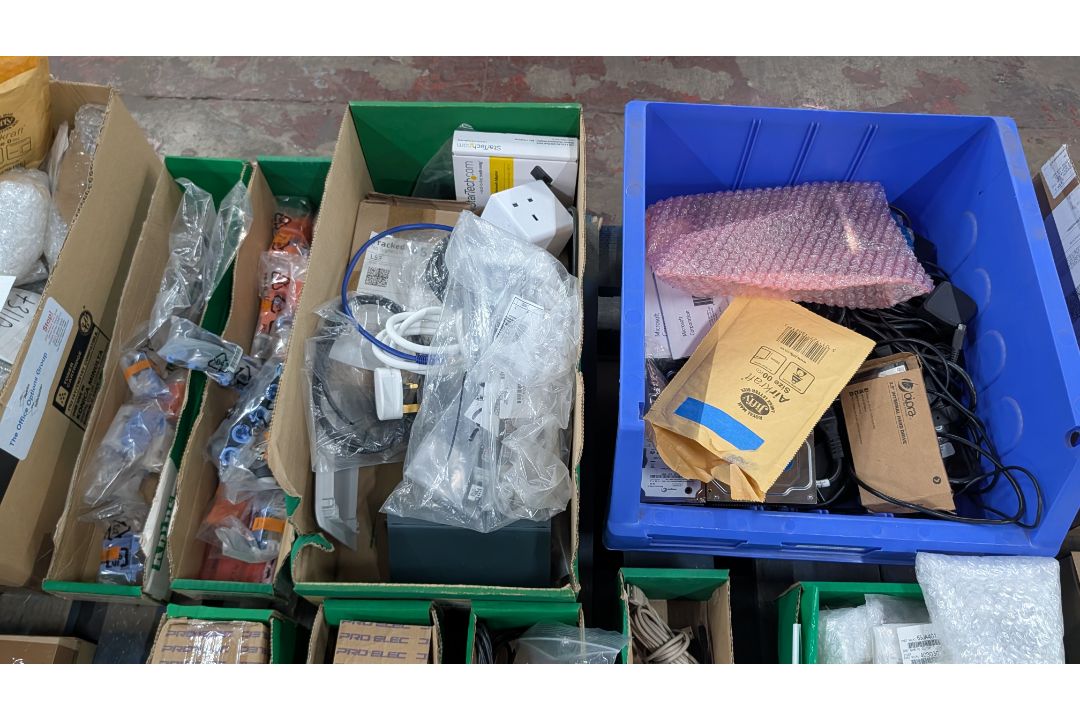 The contents of a Pallet of Printer/ Copier/ Electronic Spares and Consumables. - Image 8 of 16