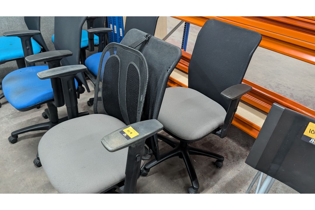 6 off Assorted Operators Chairs- This lot comprises 3 Pairs of Matching Chairs. - Image 7 of 15