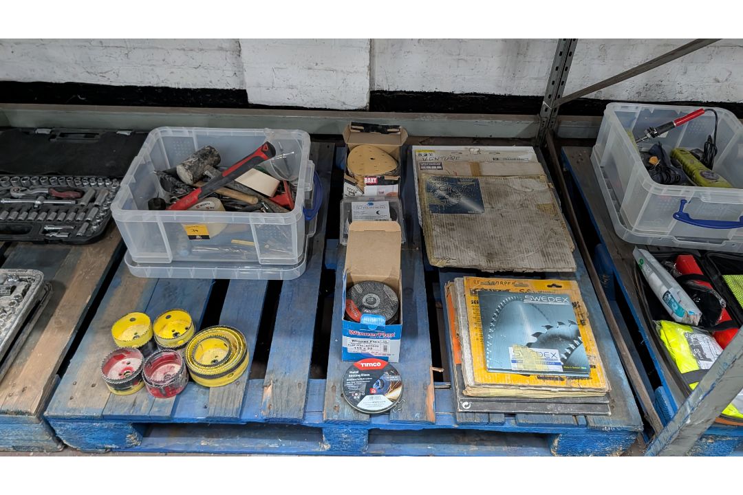 The contents of a Pallet of Consumables including Blades, Sanding Discs, Hole Saw Kits, Hand Tools a - Image 2 of 17