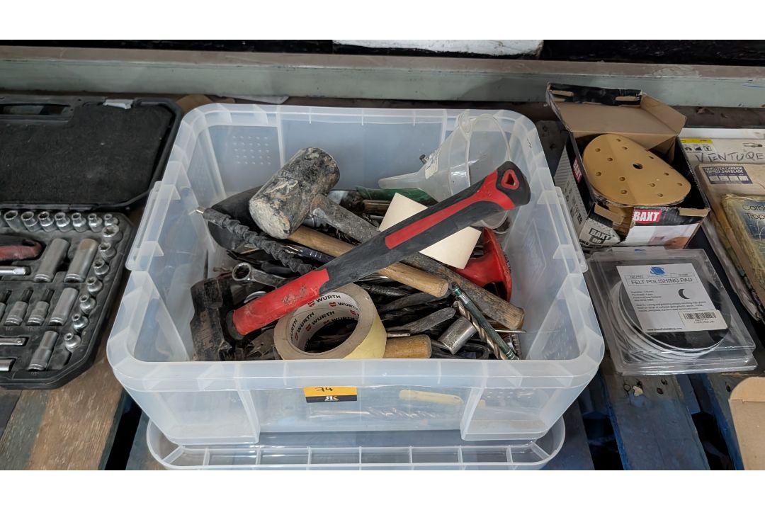 The contents of a Pallet of Consumables including Blades, Sanding Discs, Hole Saw Kits, Hand Tools a - Image 8 of 17
