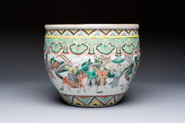 A Chinese famille verte 'Warriors' scroll pot, 19th C.