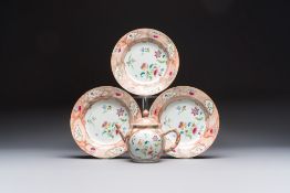 A Chinese famille rose 'Faux-Bois' teapot and three plates, Qianlong