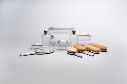 An Art Deco 12-piece silver toiletry set, Wolfers Freres, Brussels, 20th C.
