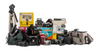 LARGE PARCEL OF PHOTOGRAPHY & VIDEOGRAPHY EQUIPMENT including 35mm SLR cameras: Pentax MZ-50 body,
